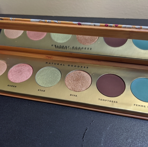 Butter London Natural Glow Eyeshadow Palette - Picture 3 of 3